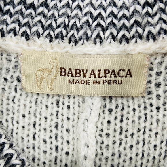 BABY ALPACA Made In Peru Black White Herringbone Soft Button Up Cape Poncho - Picture 5 of 6